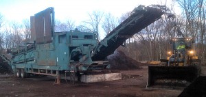 To refine stockpiles of single ground mulch, American Biosoils & Compost (ABC) lent the city a screening plant and Airlift Separator. In turn, ABC purchases the screened mulch at a reduced price.