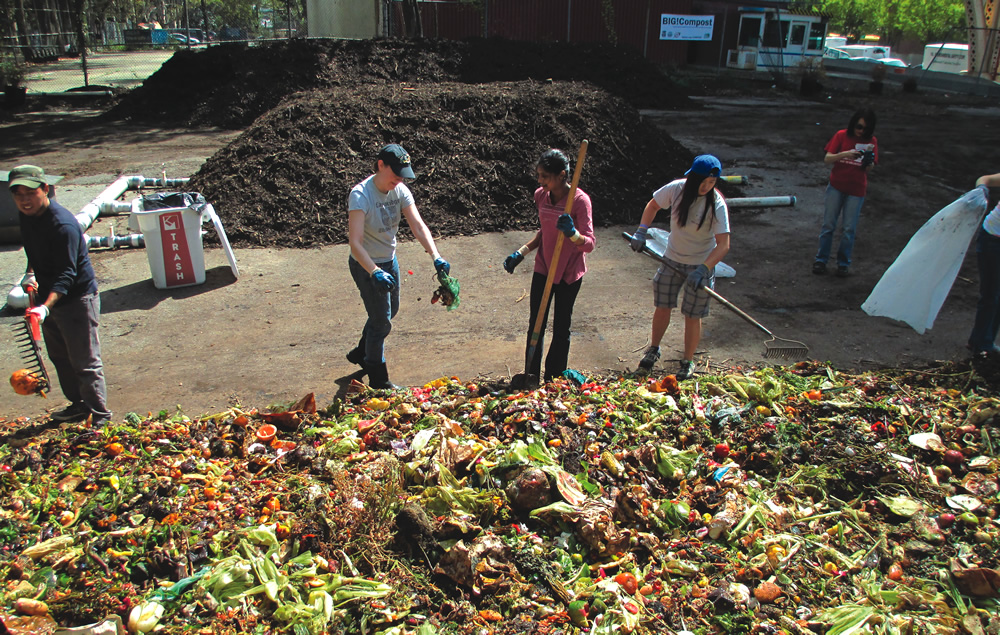 BIG! Compost in Western Queens is one of the mid-size community composting operations in New York City. It is part of the NYC Compost Project Local Organics Recovery Program, and processes food scraps from Greenmarkets and drop-off sites, along with yard trimmings, in aerated static piles (aerial photo).