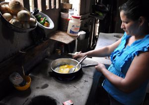 Nicaraguan coffee farmer, Fátima Blandón, cooking with biogas