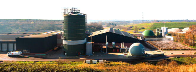 The Hengelo, Netherlands plant employs a continuous plug-flow anaerobic digester integrated into a larger composting operation. The digester, supplied by Organic Waste Systems, processes one-quarter of incoming feedstock on a half-acre footprint at the facility. Photo courtesy of OWS
