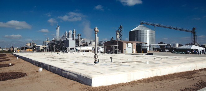 A DVO mixed plug flow digester (foreground) was installed at the Calgen Renewable Fuels ethanol plant (background) to process dairy manure from a nearby farm with about 10,000 gallons/day of food waste.