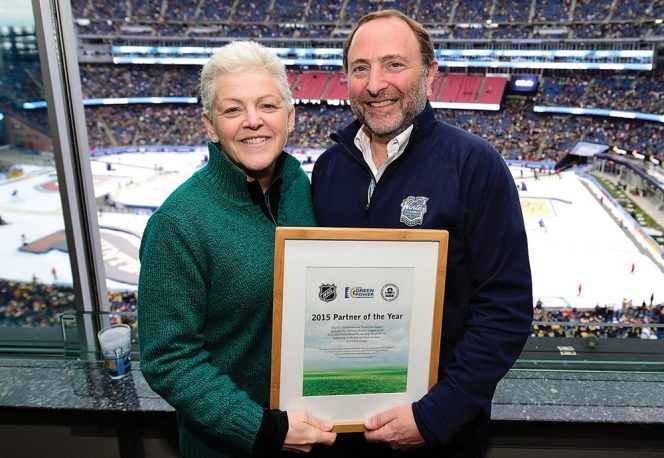 EPA Administrator Gina McCarthy presents NHL Commissioner Gary Bettman with EPA’s Green Power Partner of the Year Award.
