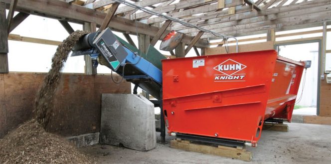 The Marcellus (NY) aerated static pile composting facility uses a KUHN Knight Reel® Auggie® to mix biosolids and wood chips.