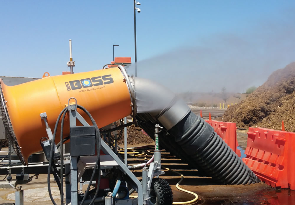 With strict dust control requirements, maximizing composting moisture content and using dust suppression equipment are key to operations in the desert environment.